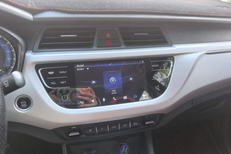 Used Geely Auto Vision X3 2020 1.5L CVT Luxury Model Audio And AC Panel