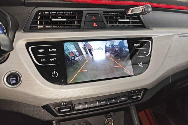 Used Geely Auto Vision X3 2020 1.5L CVT Luxury Model Audio And AC Panel