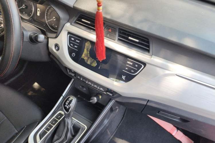 Used Geely Auto Vision X3 2020 1.5L CVT Elite Edition Audio And AC Panel