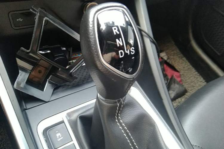 Used Geely Auto Vision X3 2020 1.5L CVT Elite Edition Gear Lever