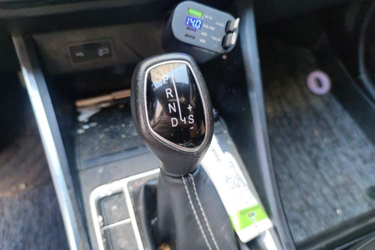 Used Geely Auto Vision X3 2020 1.5L CVT Luxury Model Gear Lever