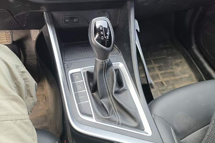Used Geely Auto Vision X3 2020 1.5L CVT Luxury Model Gear Lever