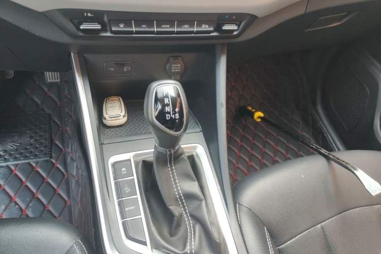Used Geely Auto Vision X3 2020 1.5L CVT Luxury Model Gear Lever