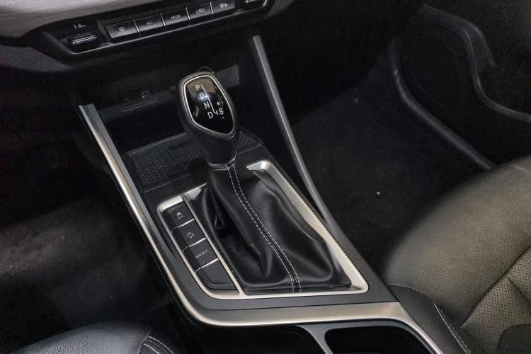 Used Geely Auto Vision X3 2020 1.5L CVT Luxury Model Gear Lever