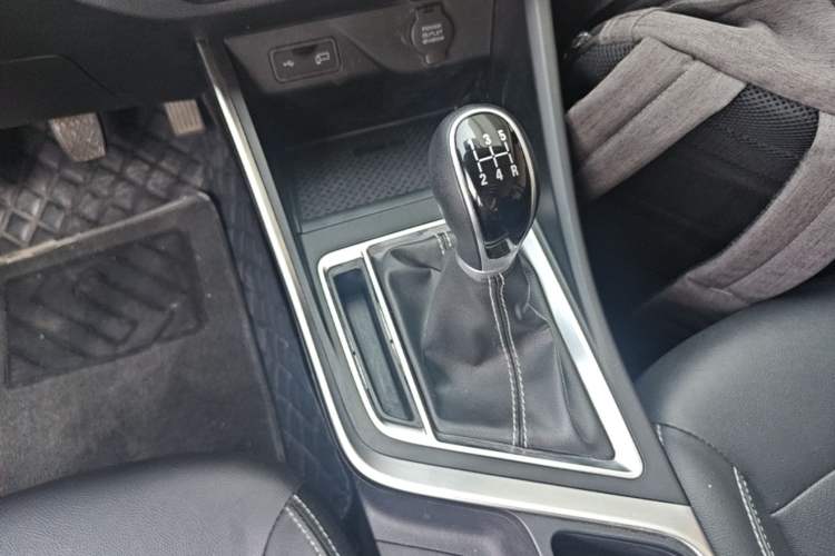 Used Geely Auto Vision X3 2020 1.5L Manual Elite Edition Gear Lever