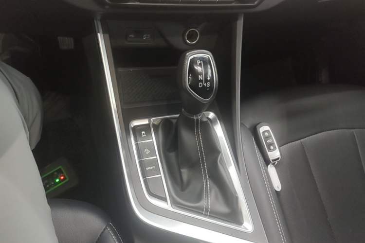 Used Geely Auto Vision X3 2020 1.5L CVT Luxury Model Gear Lever