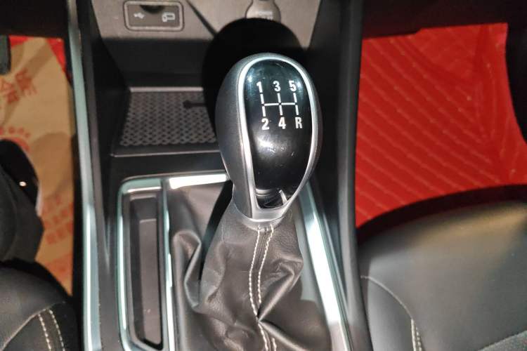 Used Geely Auto Vision X3 2020 1.5L Manual Elite Edition Gear Lever