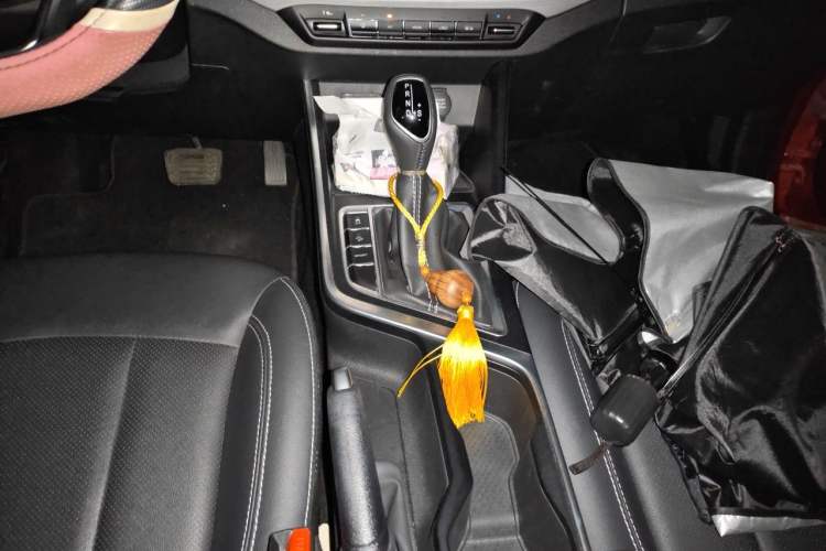 Used Geely Auto Vision X3 2020 1.5L CVT Elite Edition Gear Lever