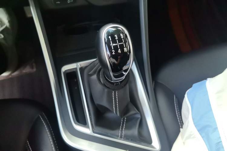 Used Geely Auto Vision X3 2020 1.5L Manual Elite Edition Gear Lever