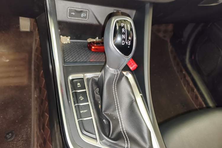 Used Geely Auto Vision X3 2020 1.5L CVT Luxury Model Gear Lever