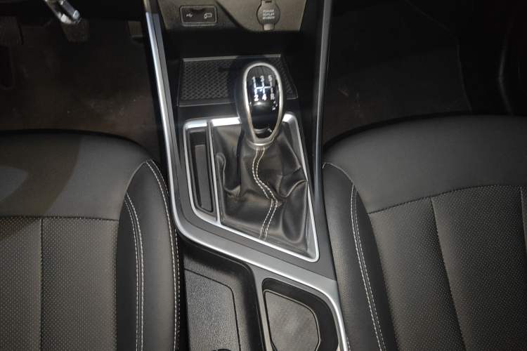 Used Geely Auto Vision X3 2020 1.5L Manual Luxury Edition Gear Lever