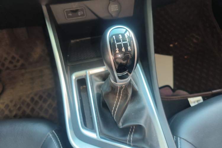 Used Geely Auto Vision X3 2020 1.5L Manual Elite Edition Gear Lever
