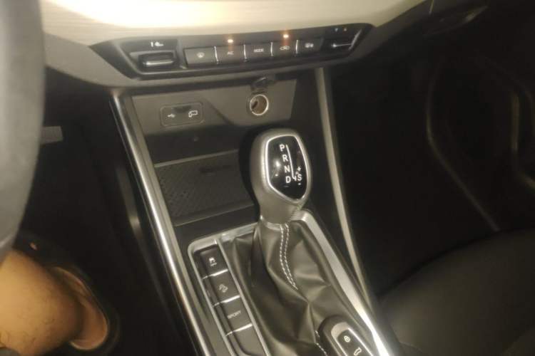 Used Geely Auto Vision X3 2020 1.5L CVT Luxury Model Gear Lever