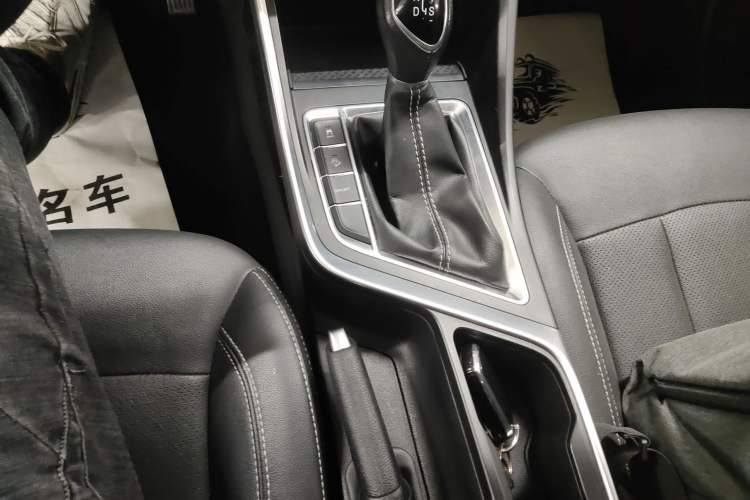 Used Geely Auto Vision X3 2020 1.5L CVT Elite Edition Gear Lever