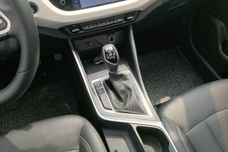 Used Geely Auto Vision X3 2020 1.5L CVT Luxury Model Gear Lever
