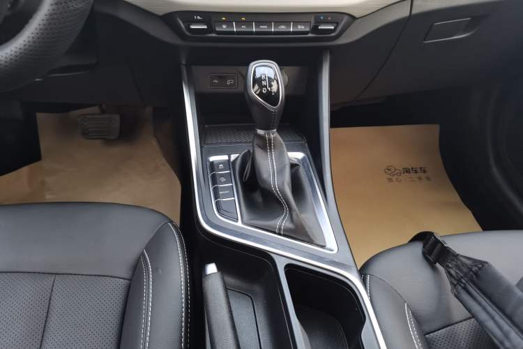 Used Geely Auto Vision X3 2020 1.5L CVT Luxury Model Gear Lever