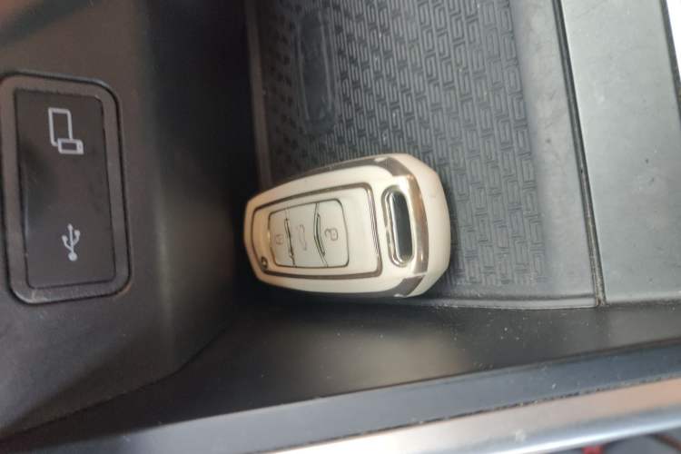 Used Geely Auto Vision X3 2020 1.5L CVT Luxury Model Interior 1