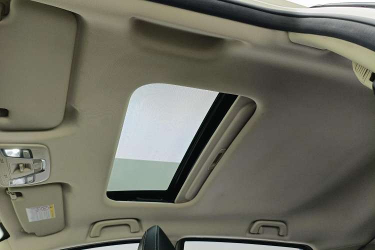 Used Geely Auto Vision X3 2020 1.5L CVT Luxury Model Headliner
