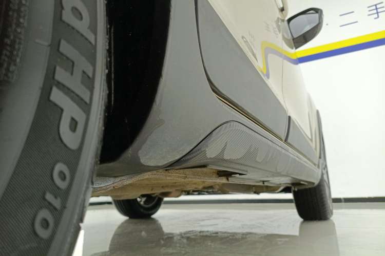 Used Geely Auto Vision X3 2020 1.5L CVT Luxury Model Right Side Sill