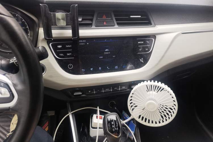 Used Geely Auto Vision X3 2020 1.5L CVT Luxury Model Audio And AC Panel