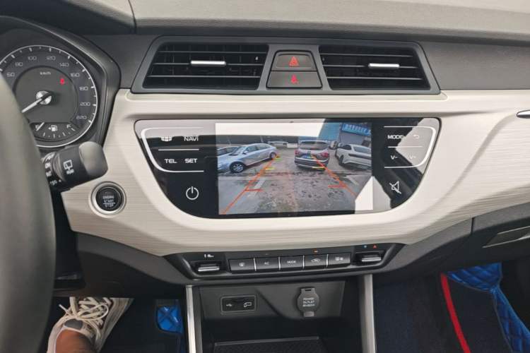 Used Geely Auto Vision X3 2020 1.5L CVT Luxury Model Audio And AC Panel