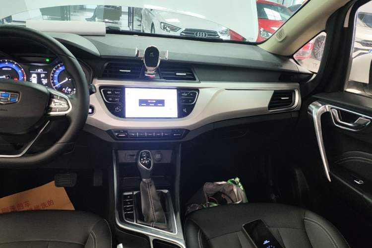Used Geely Auto Vision X3 2020 1.5L CVT Luxury Model Audio And AC Panel