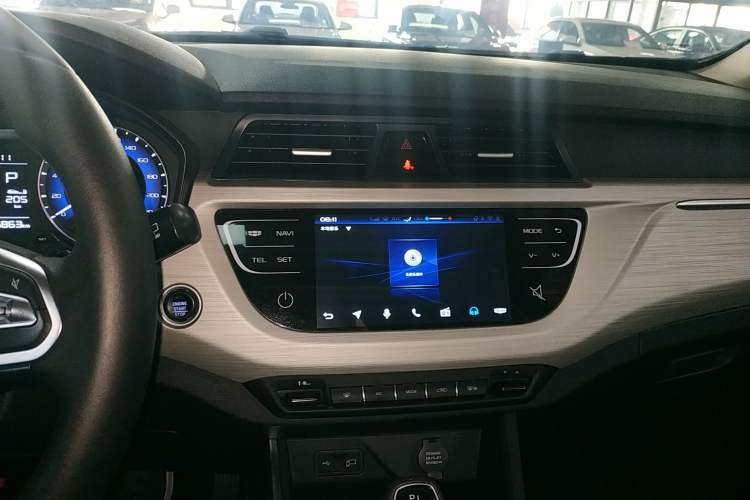 Used Geely Auto Vision X3 2020 1.5L CVT Luxury Model Audio And AC Panel
