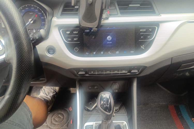 Used Geely Auto Vision X3 2020 1.5L CVT Luxury Model Audio And AC Panel