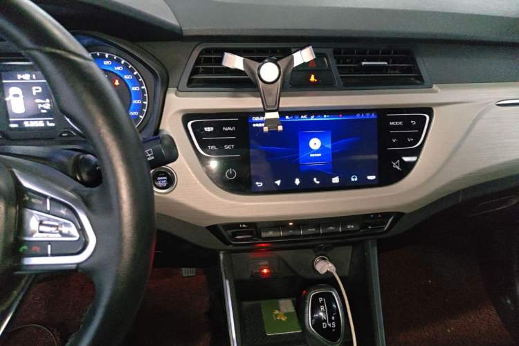 Used Geely Auto Vision X3 2020 1.5L CVT Luxury Model Audio And AC Panel