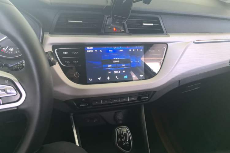 Used Geely Auto Vision X3 2020 1.5L CVT Luxury Model Audio And AC Panel