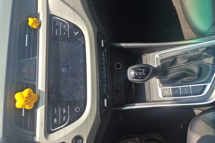 Used Geely Auto Vision X3 2020 1.5L CVT Luxury Model Audio And AC Panel