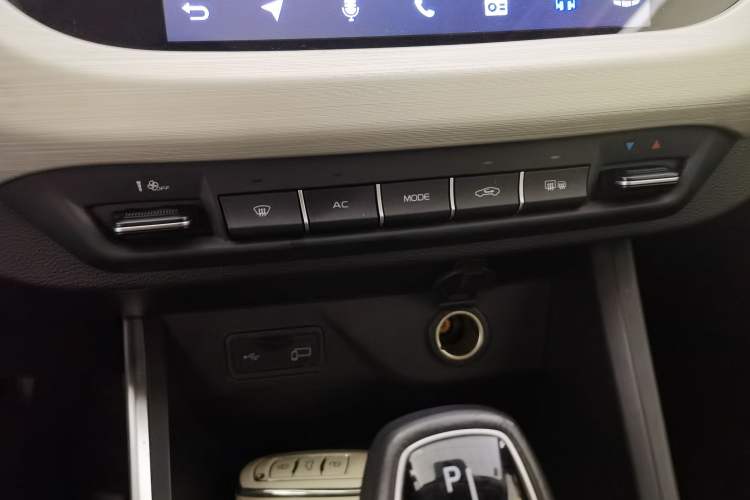 Used Geely Auto Vision X3 2020 1.5L CVT Luxury Model Audio And AC Panel