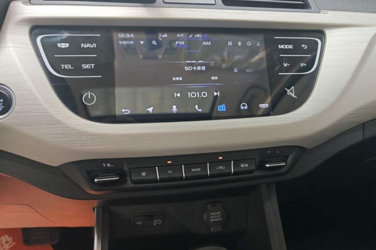 Used Geely Auto Vision X3 2020 1.5L CVT Luxury Model Audio And AC Panel