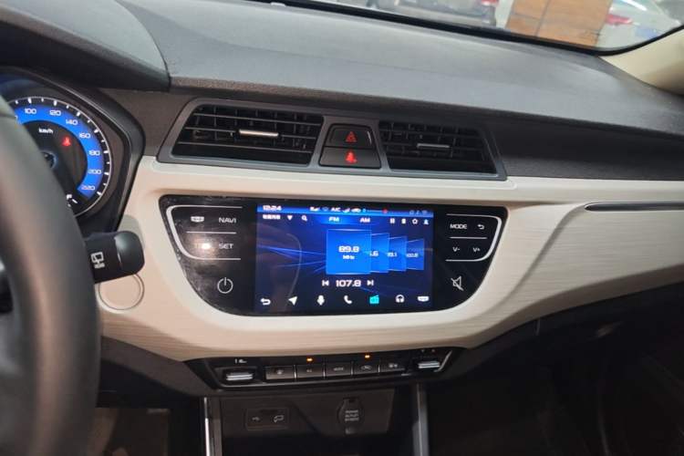 Used Geely Auto Vision X3 2020 1.5L Manual Luxury Edition Audio And AC Panel