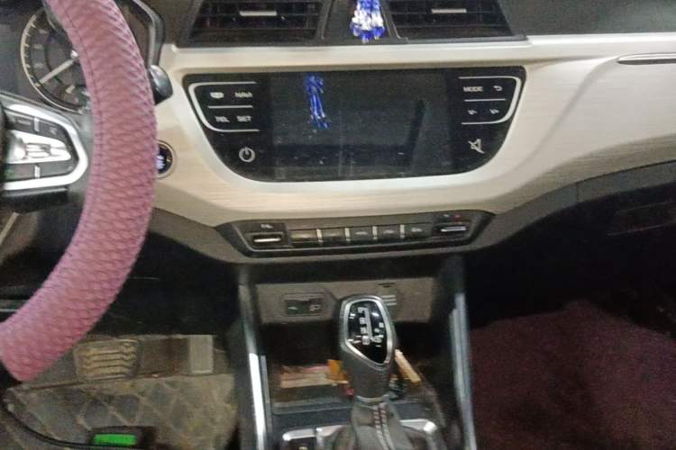 Used Geely Auto Vision X3 2020 1.5L CVT Luxury Model Audio And AC Panel