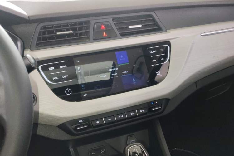 Used Geely Auto Vision X3 2020 1.5L CVT Luxury Model Audio And AC Panel