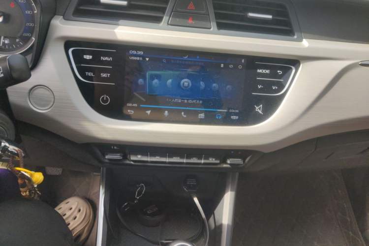 Used Geely Auto Vision X3 2020 1.5L Manual Luxury Edition Audio And AC Panel