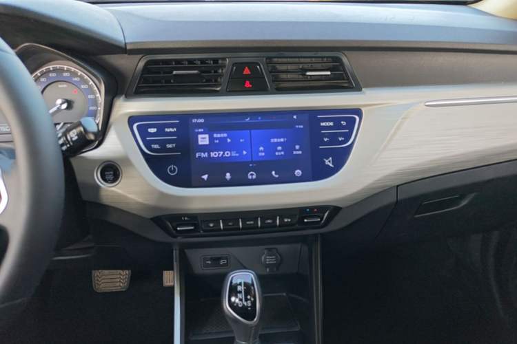 Used Geely Auto Vision X3 2020 1.5L CVT Luxury Model Audio And AC Panel