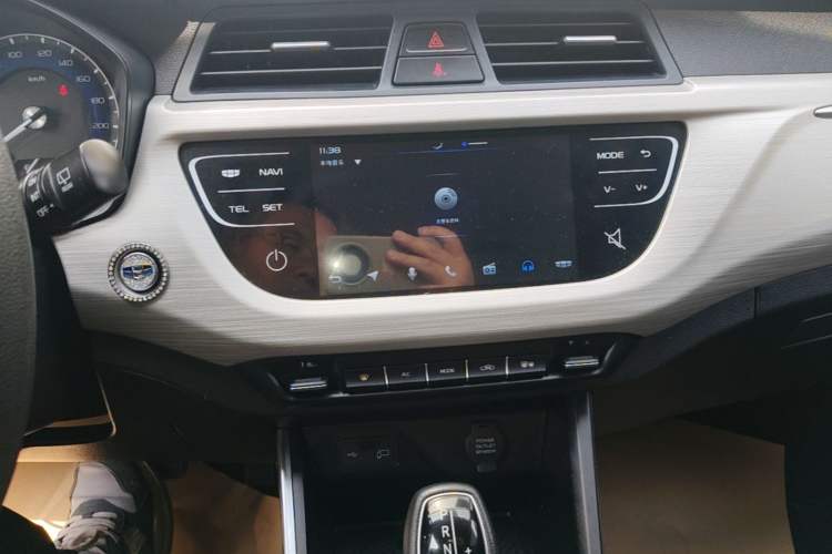 Used Geely Auto Vision X3 2020 1.5L CVT Elite Edition Audio And AC Panel