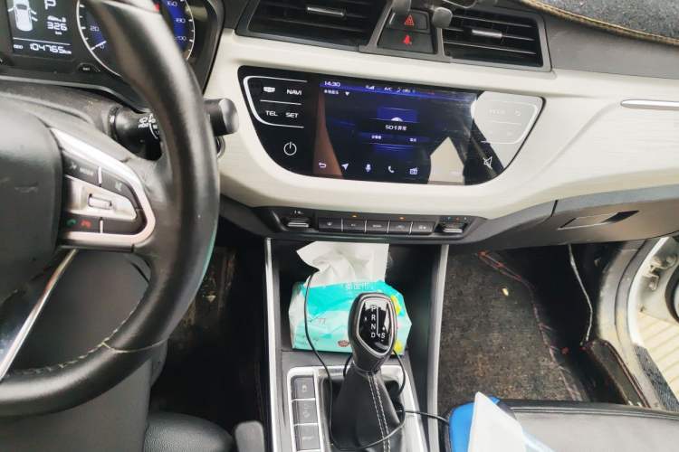 Used Geely Auto Vision X3 2020 1.5L CVT Luxury Model Audio And AC Panel