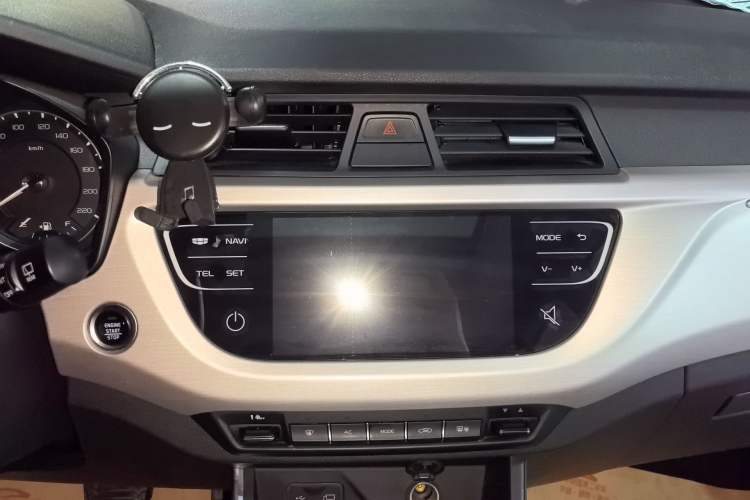 Used Geely Auto Vision X3 2020 1.5L CVT Luxury Model Audio And AC Panel