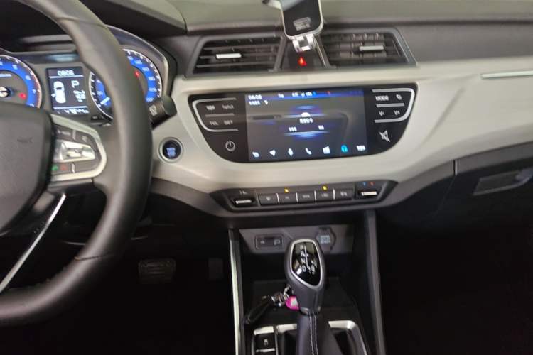 Used Geely Auto Vision X3 2020 1.5L CVT Luxury Model Audio And AC Panel