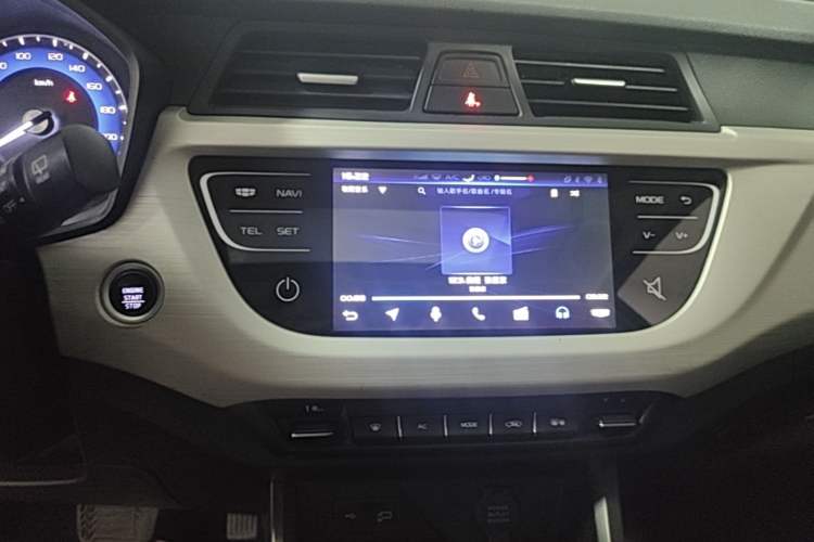 Used Geely Auto Vision X3 2020 1.5L CVT Luxury Model Audio And AC Panel