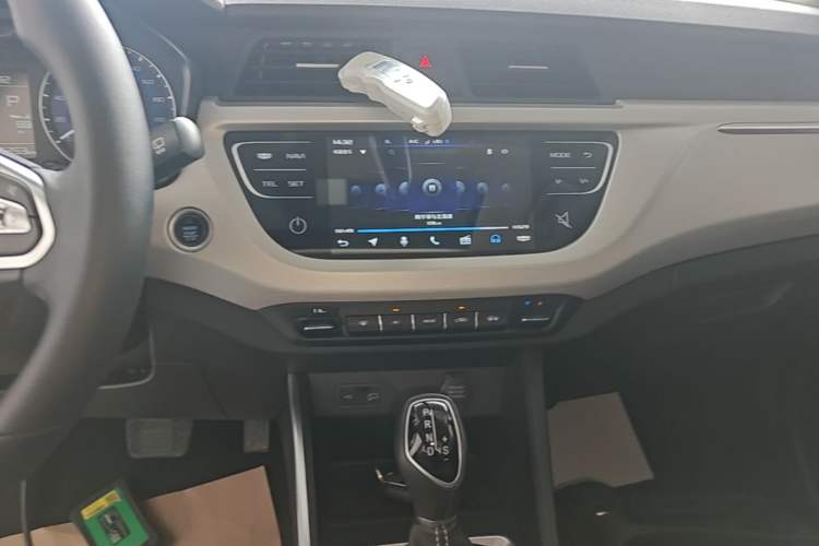 Used Geely Auto Vision X3 2020 1.5L CVT Luxury Model Audio And AC Panel