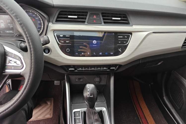 Used Geely Auto Vision X3 2020 1.5L CVT Luxury Model Audio And AC Panel