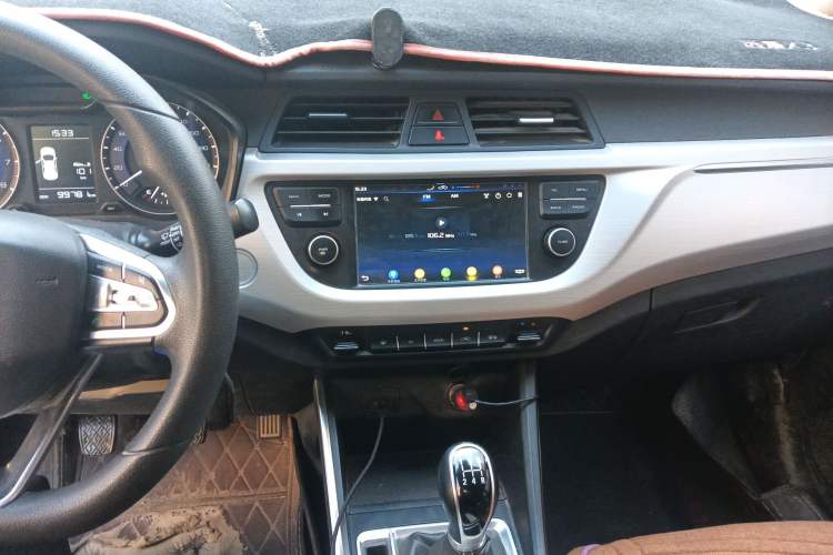 Used Geely Auto Vision X3 2020 1.5L Manual Elite Edition Audio And AC Panel