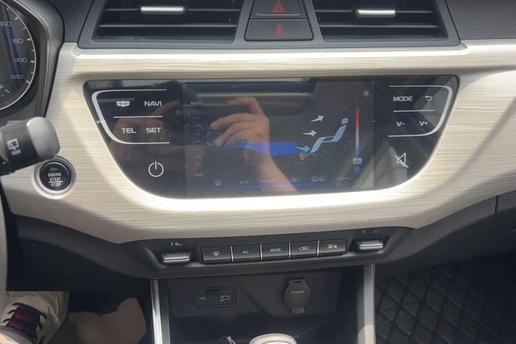 Used Geely Auto Vision X3 2020 1.5L CVT Luxury Model Audio And AC Panel