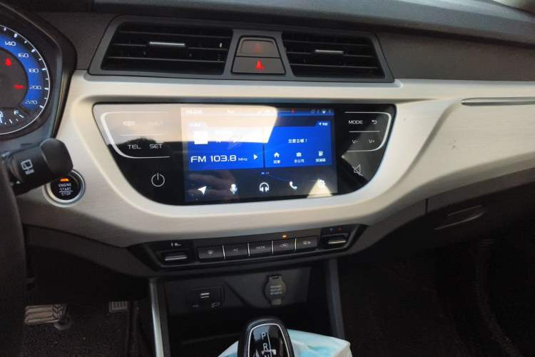 Used Geely Auto Vision X3 2020 1.5L CVT Luxury Model Audio And AC Panel