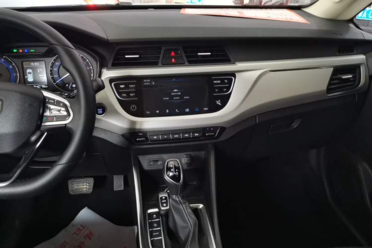 Used Geely Auto Vision X3 2020 1.5L CVT Luxury Model Audio And AC Panel
