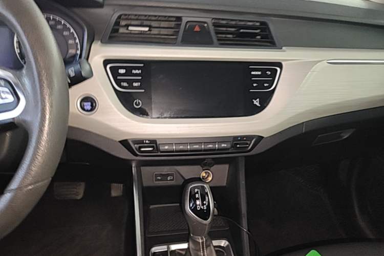 Used Geely Auto Vision X3 2020 1.5L CVT Elite Edition Audio And AC Panel